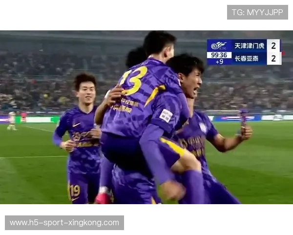 长春亚泰中场的传球找准时机造成巨大威胁
