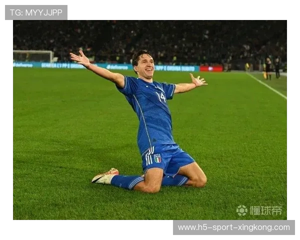 尤文基耶萨左脚弧线球洞穿人墙，重新定义足球精彩瞬间